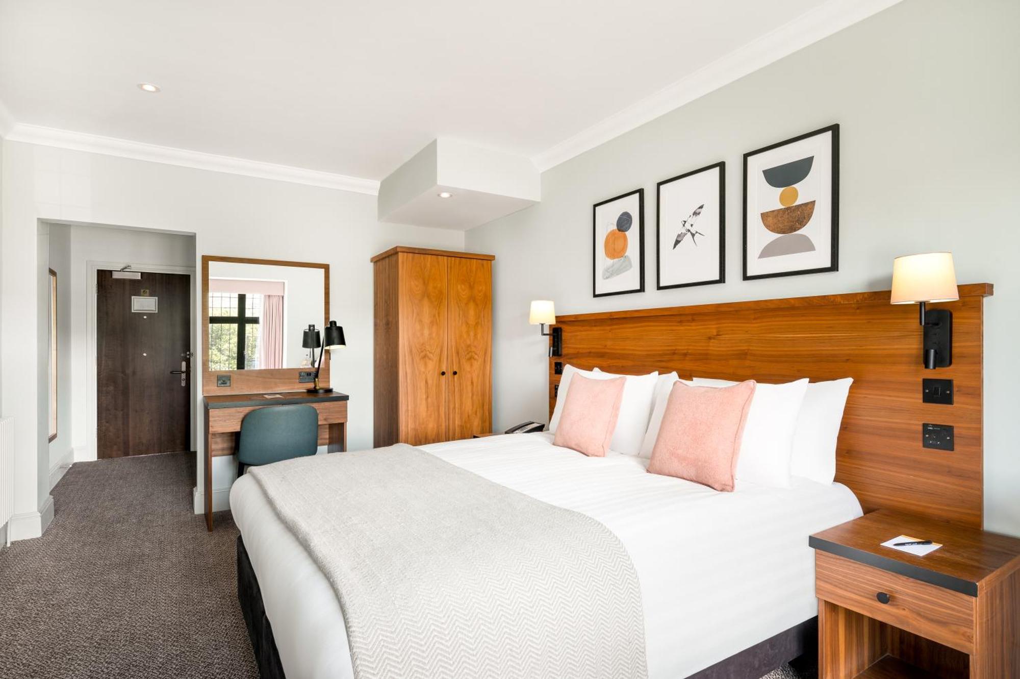 Voco Lythe Hill Hotel & Spa By Ihg هزلمر المظهر الخارجي الصورة