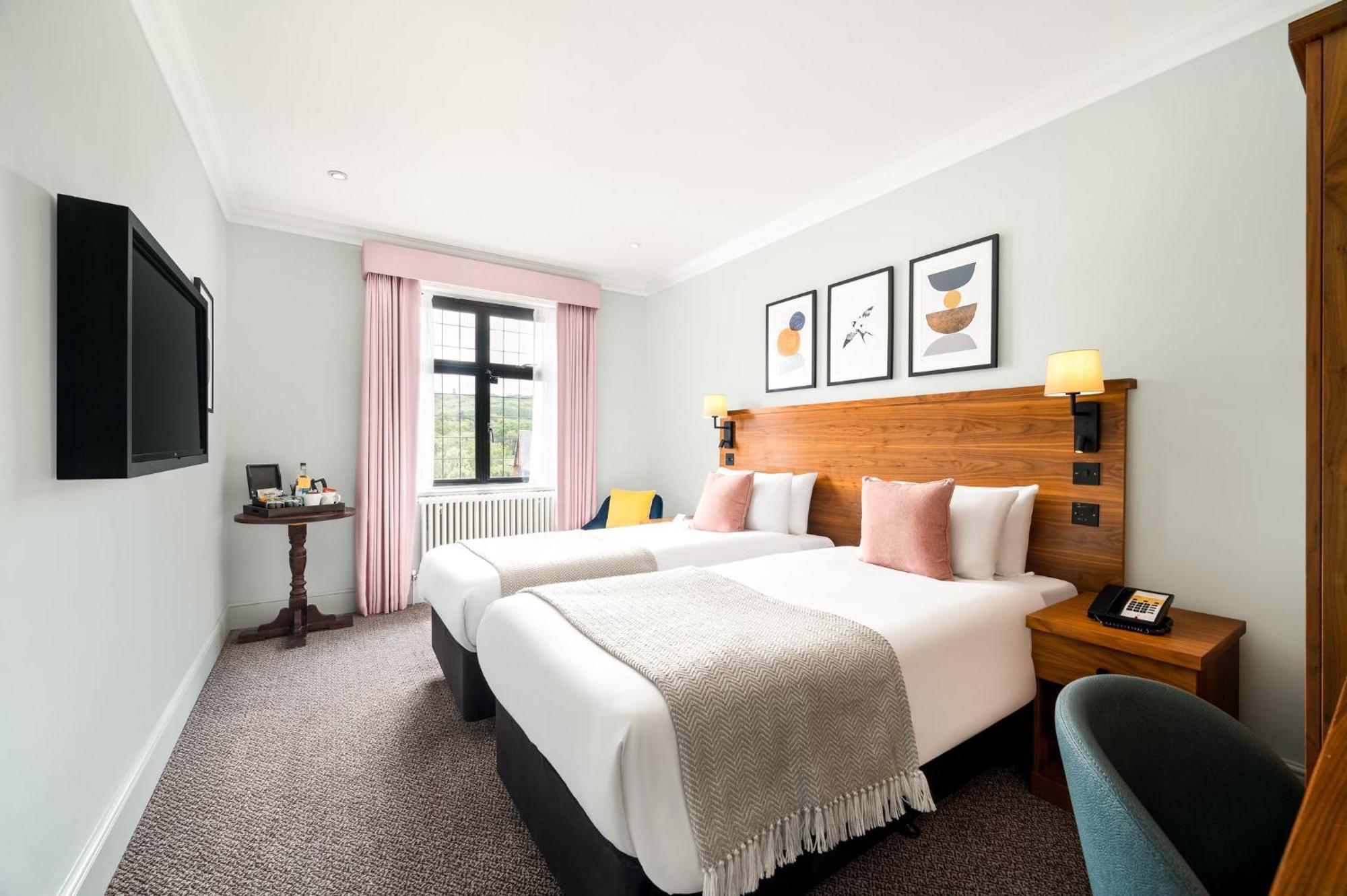 Voco Lythe Hill Hotel & Spa By Ihg هزلمر المظهر الخارجي الصورة